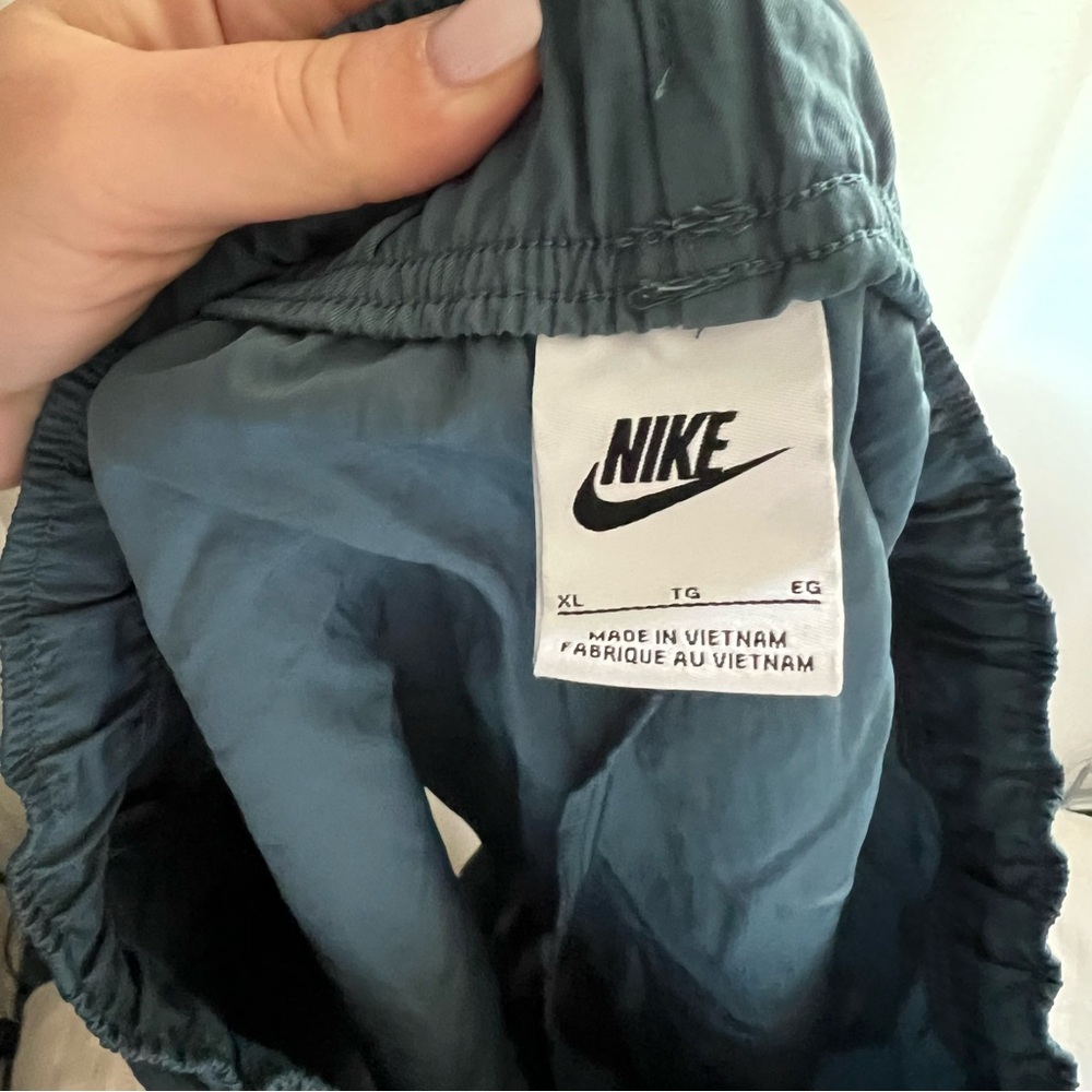 Nike Women’s Shorts - Picture 4 of 5
